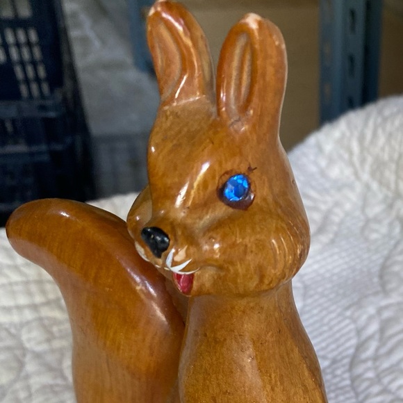 Cheerful little vintage chipmunk. This item is a family heirloom. - Picture 5 of 6